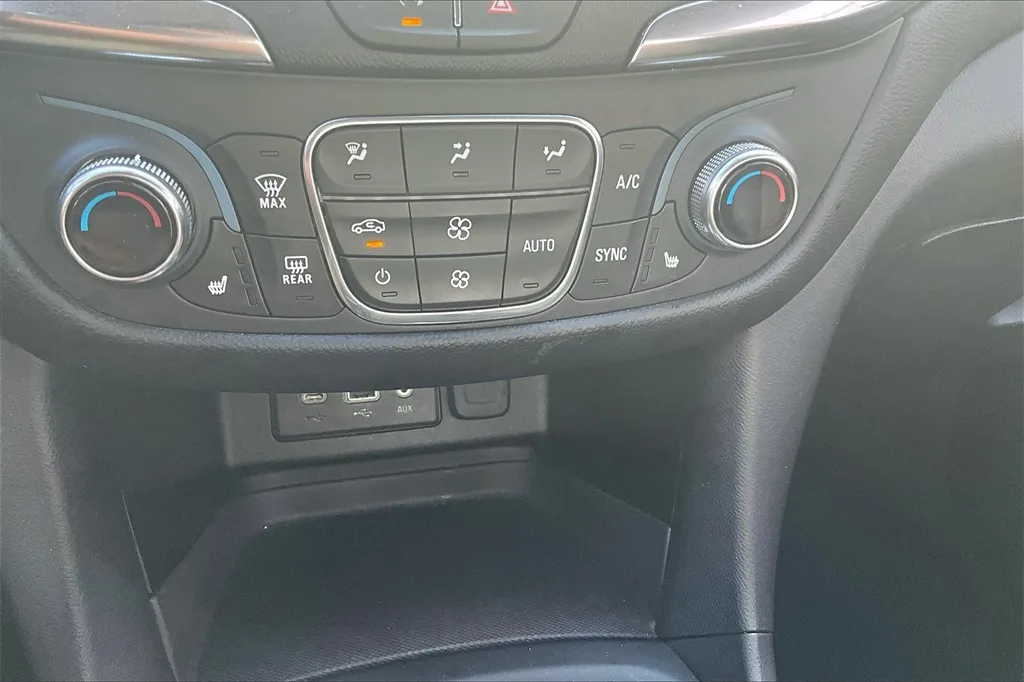 2022 Chevrolet Equinox LT photo 25