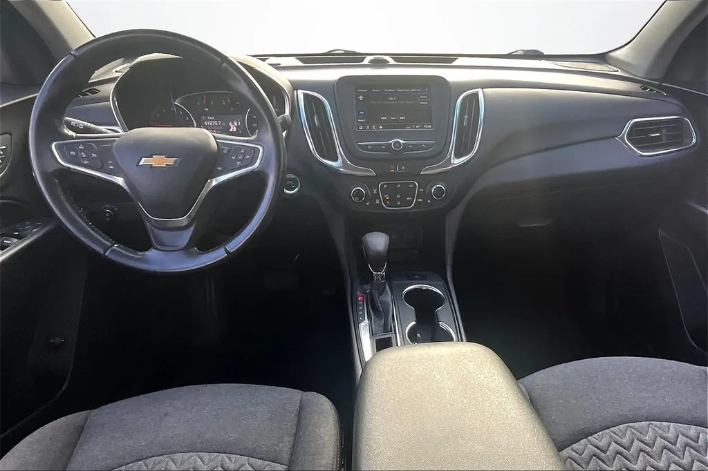 2022 Chevrolet Equinox LT photo 3
