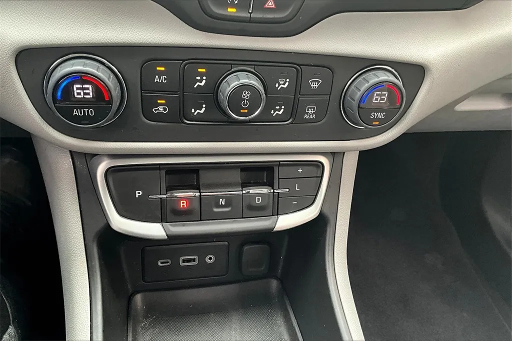 2023 Gmc Terrain SLE photo 27