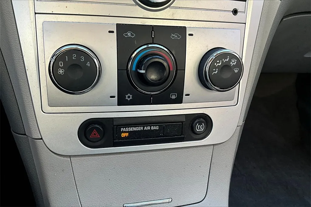 2011 Chevrolet Malibu LS photo 4