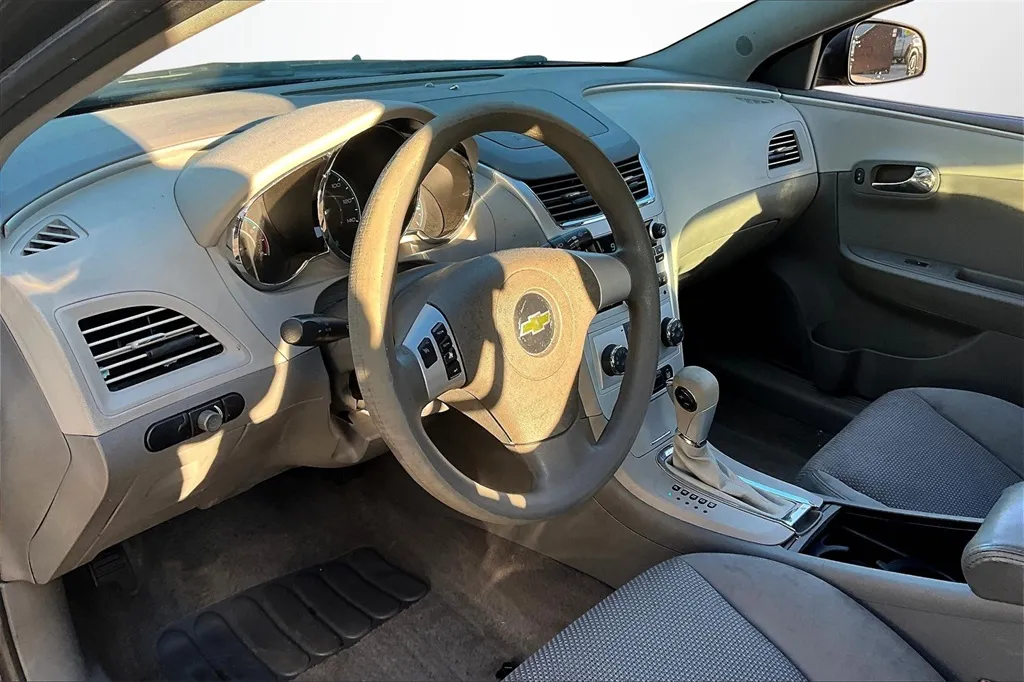 2011 Chevrolet Malibu LS photo 13