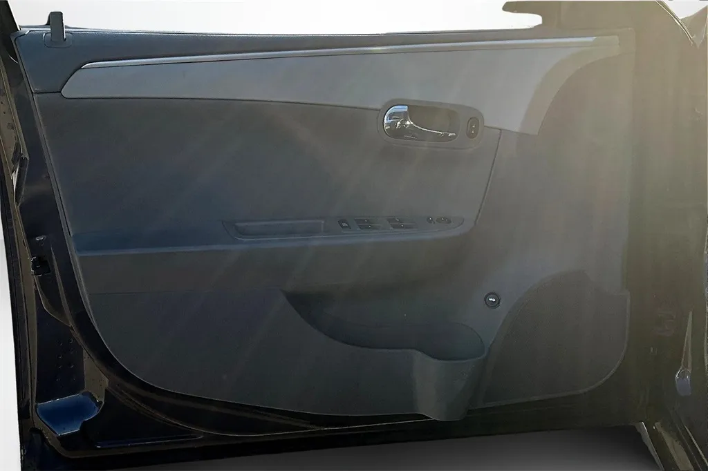 2011 Chevrolet Malibu LS photo 14