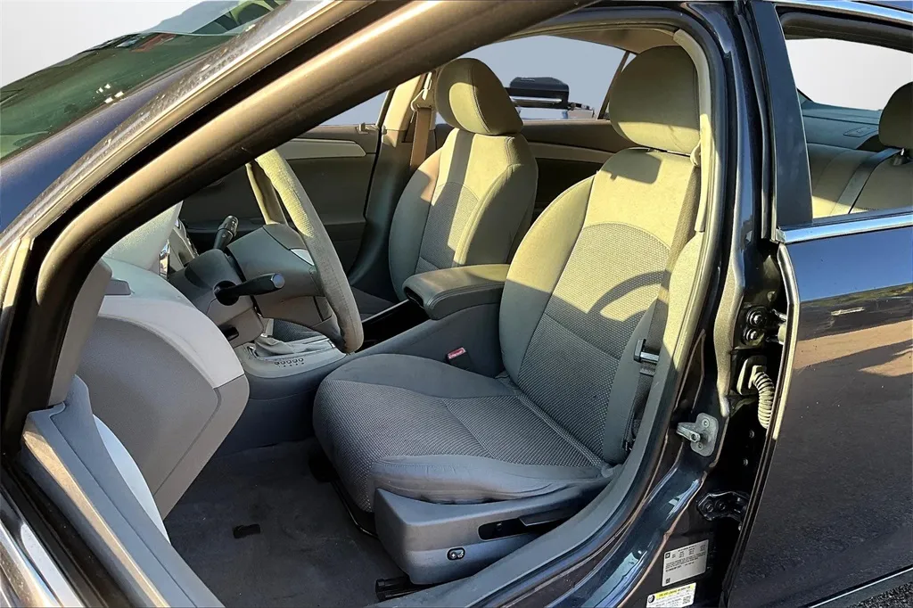 2011 Chevrolet Malibu LS photo 24