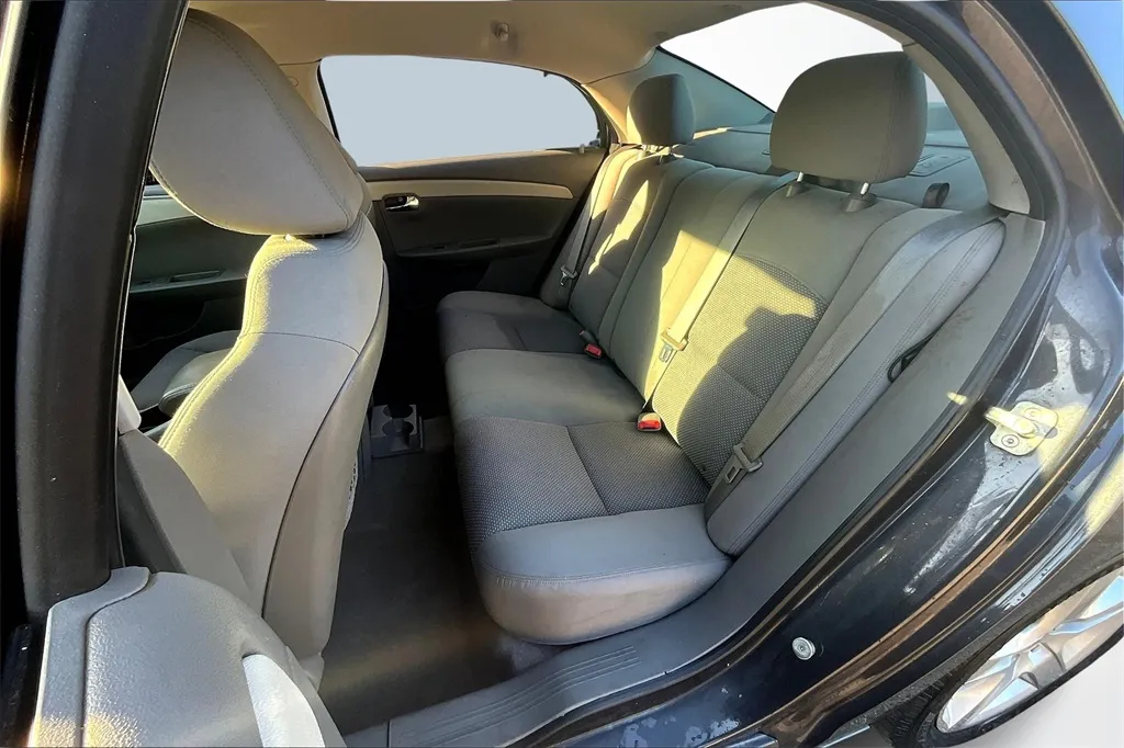 2011 Chevrolet Malibu LS photo 5