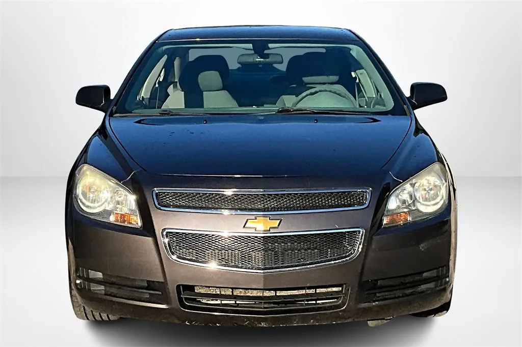 2011 Chevrolet Malibu LS photo 9