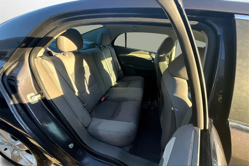2011 Chevrolet Malibu LS photo 25
