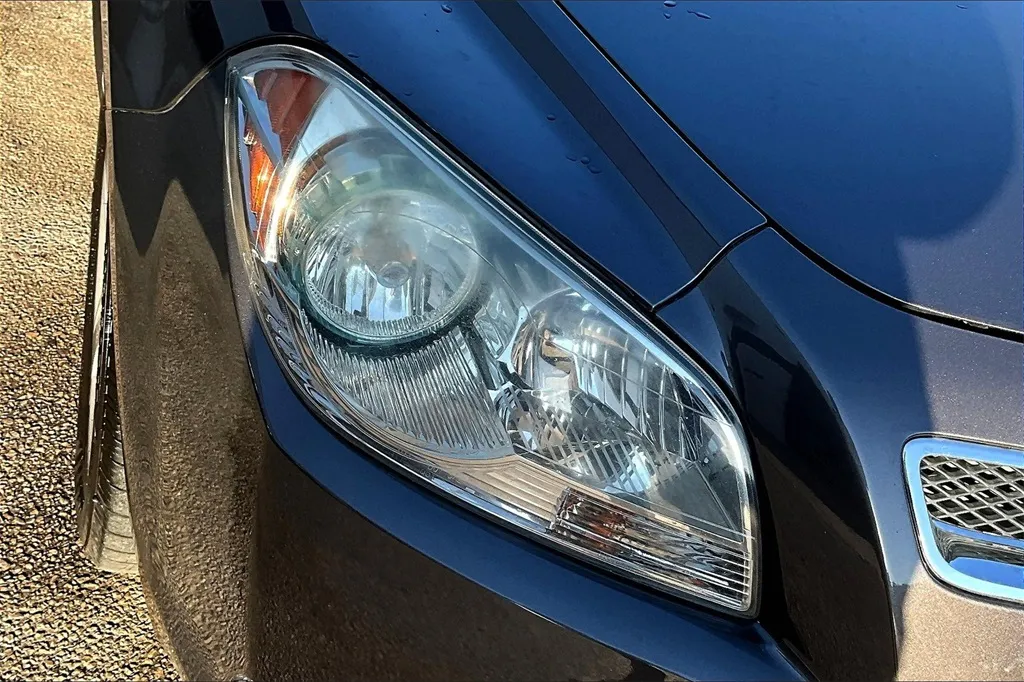 2011 Chevrolet Malibu LS photo 27