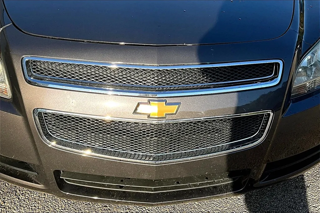 2011 Chevrolet Malibu LS photo 8