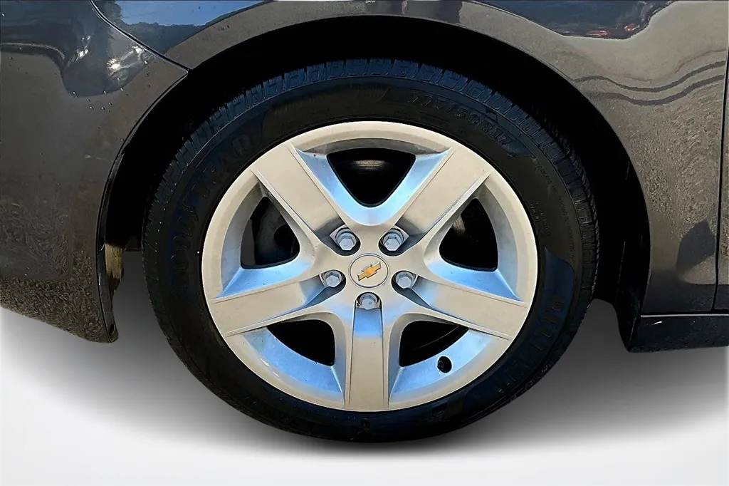 2011 Chevrolet Malibu LS photo 18