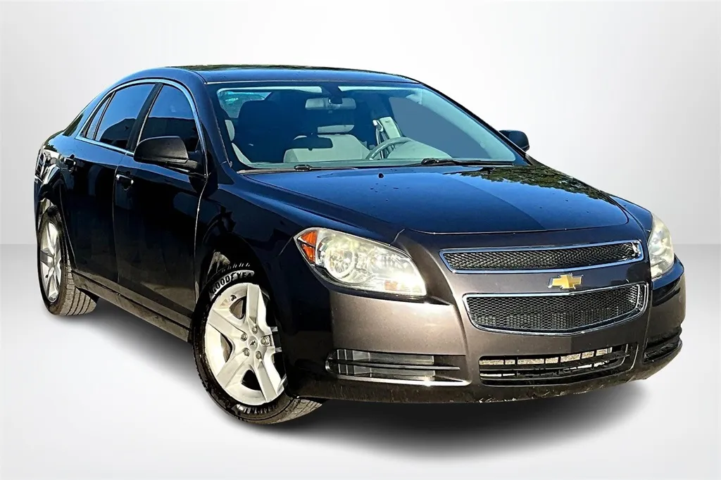 2011 Chevrolet Malibu LS photo 19