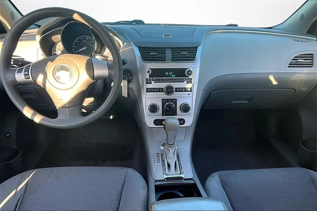 2011 Chevrolet Malibu LS photo 2