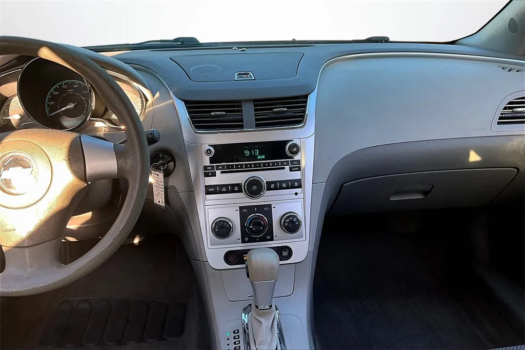 2011 Chevrolet Malibu LS photo 21