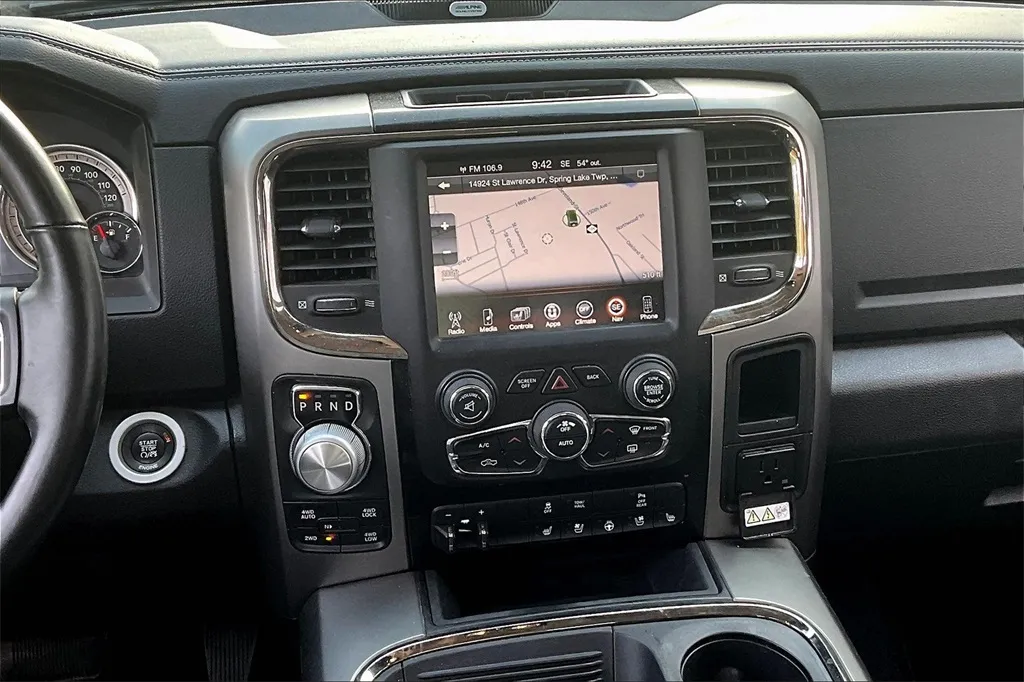 2016 Ram 1500 Sport photo 4
