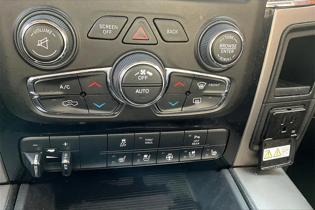 2016 Ram 1500 Sport photo 6