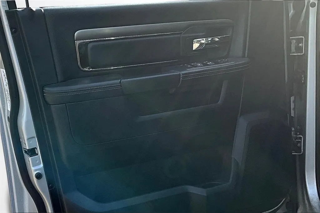 2016 Ram 1500 Sport photo 18