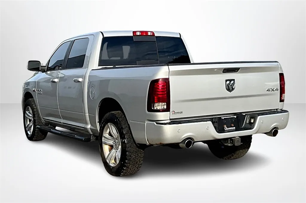 2016 Ram 1500 Sport photo 2