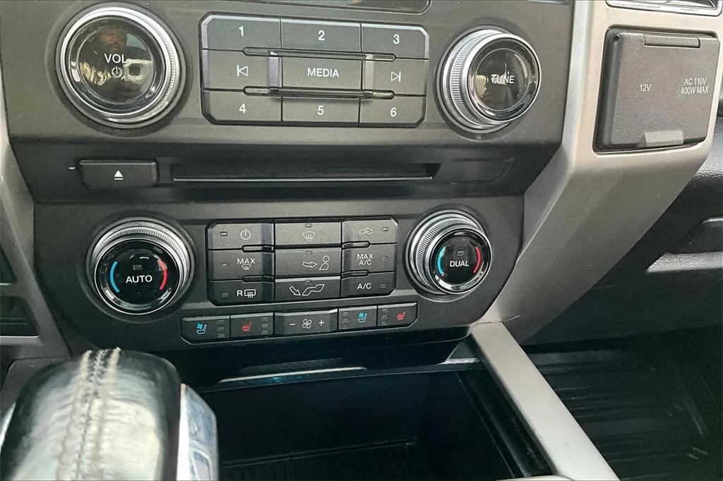 2018 Ford F-150 Lariat photo 26