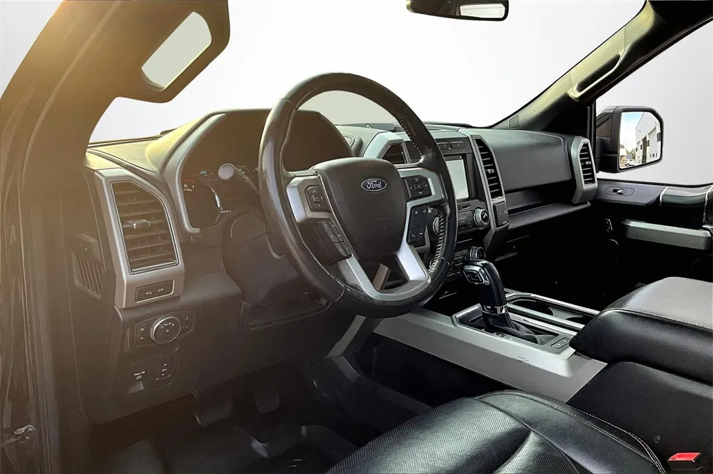 2018 Ford F-150 Lariat photo 16