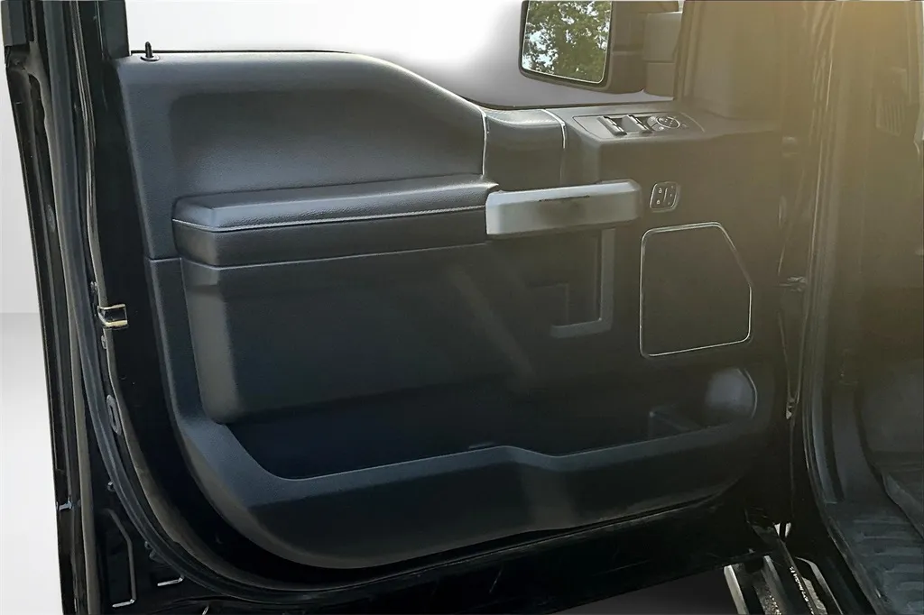 2018 Ford F-150 Lariat photo 17