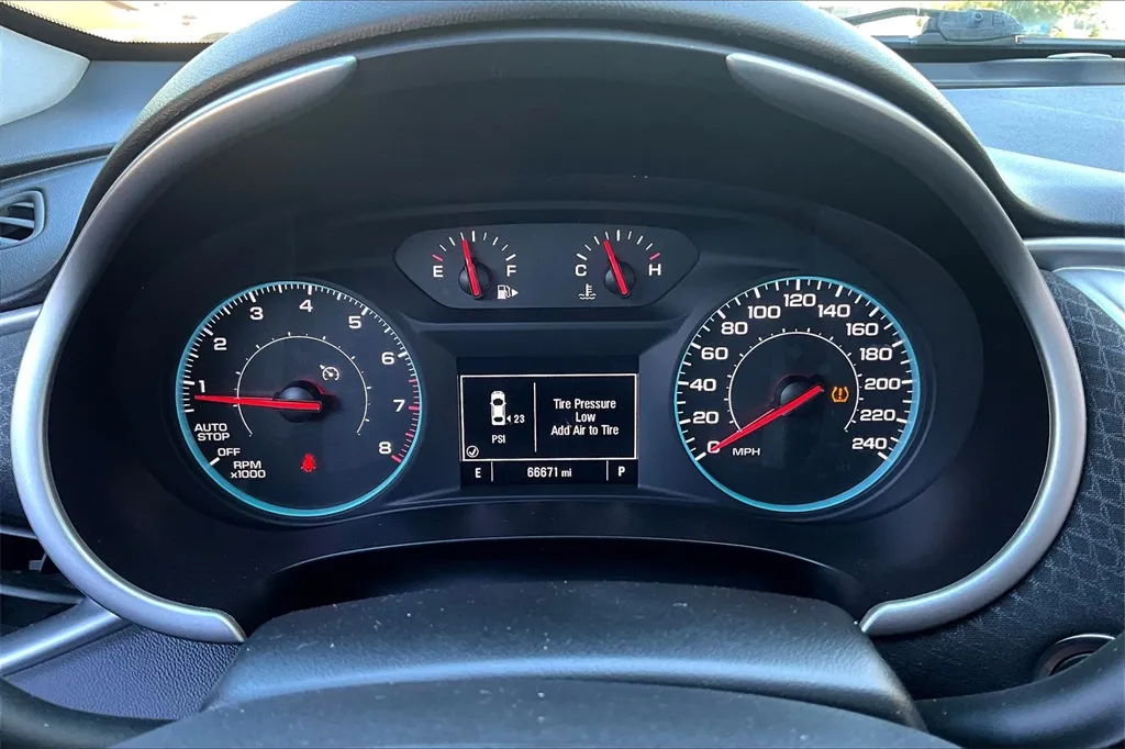 2023 Chevrolet Malibu 1LT photo 4