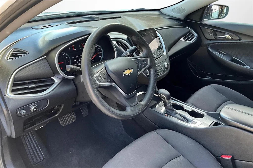 2023 Chevrolet Malibu 1LT photo 16