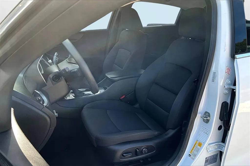 2023 Chevrolet Malibu 1LT photo 28