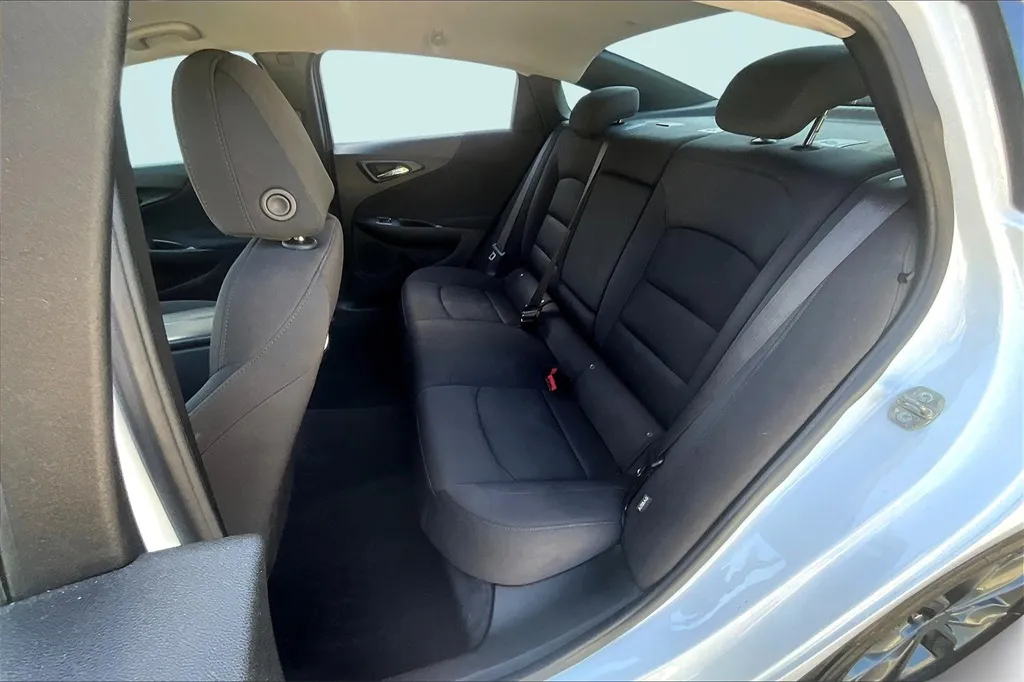 2023 Chevrolet Malibu 1LT photo 7