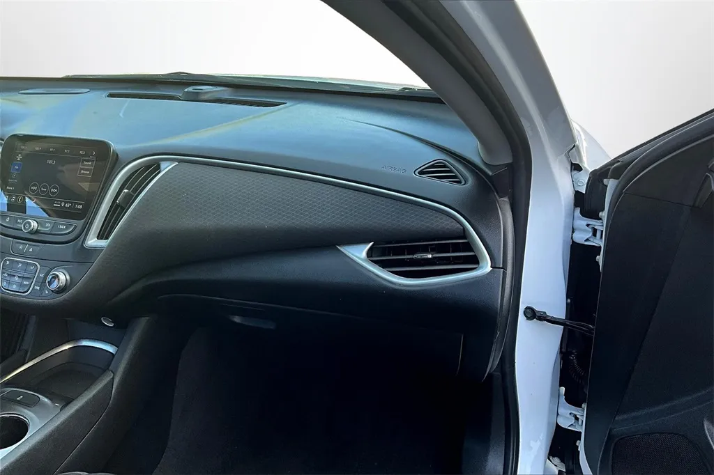 2023 Chevrolet Malibu 1LT photo 8