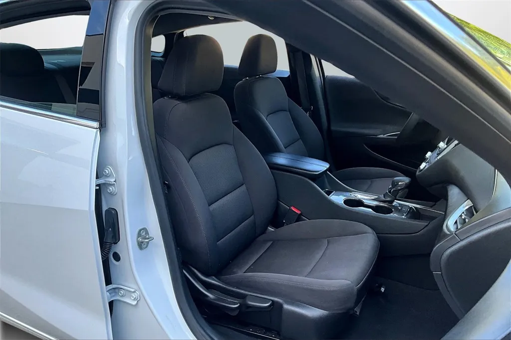2023 Chevrolet Malibu 1LT photo 30