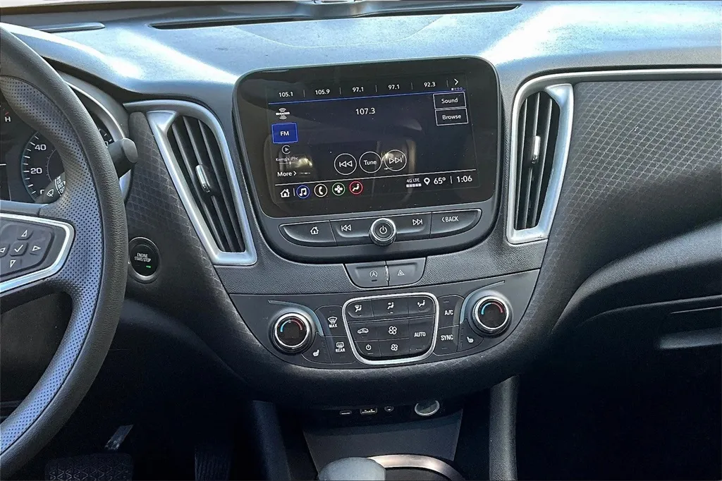 2023 Chevrolet Malibu 1LT photo 24