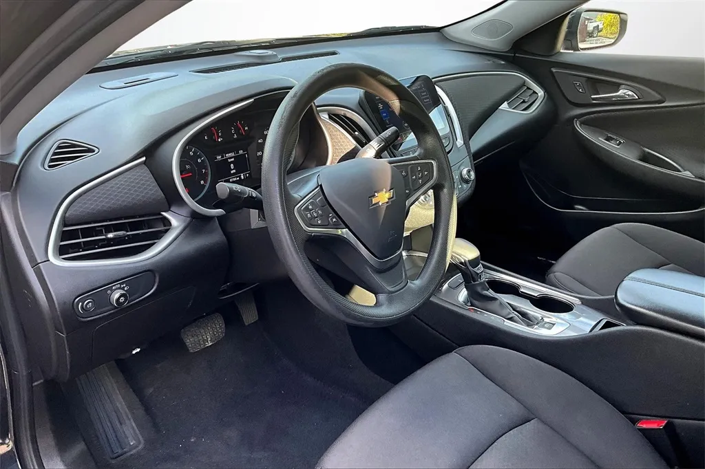 2023 Chevrolet Malibu 1LT photo 15