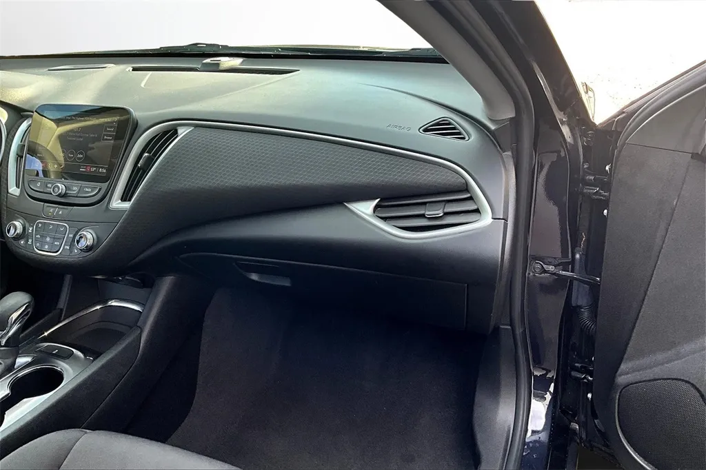 2023 Chevrolet Malibu 1LT photo 7