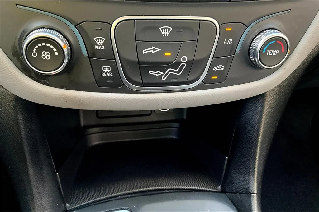 2022 Chevrolet Equinox LT photo 25