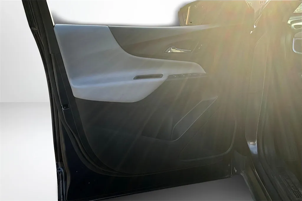 2022 Chevrolet Equinox LT photo 17