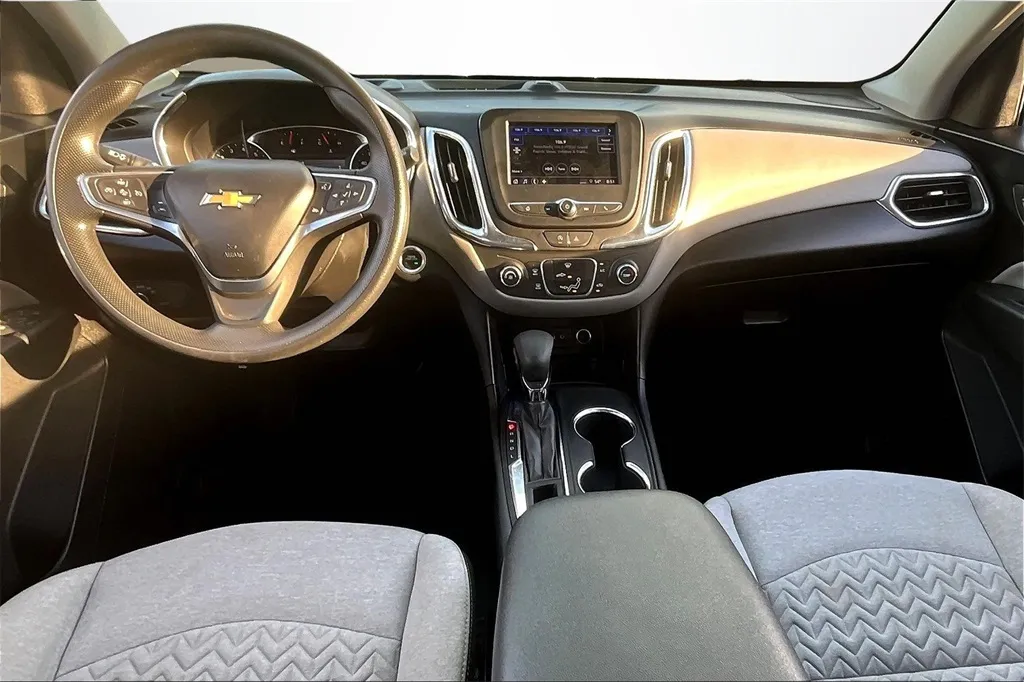 2022 Chevrolet Equinox LT photo 3