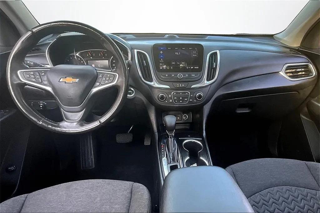 2022 Chevrolet Equinox LT photo 3