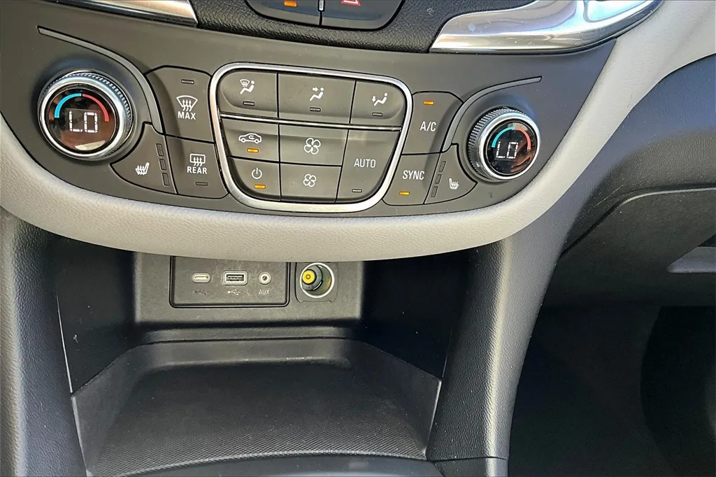2022 Chevrolet Equinox LT photo 25