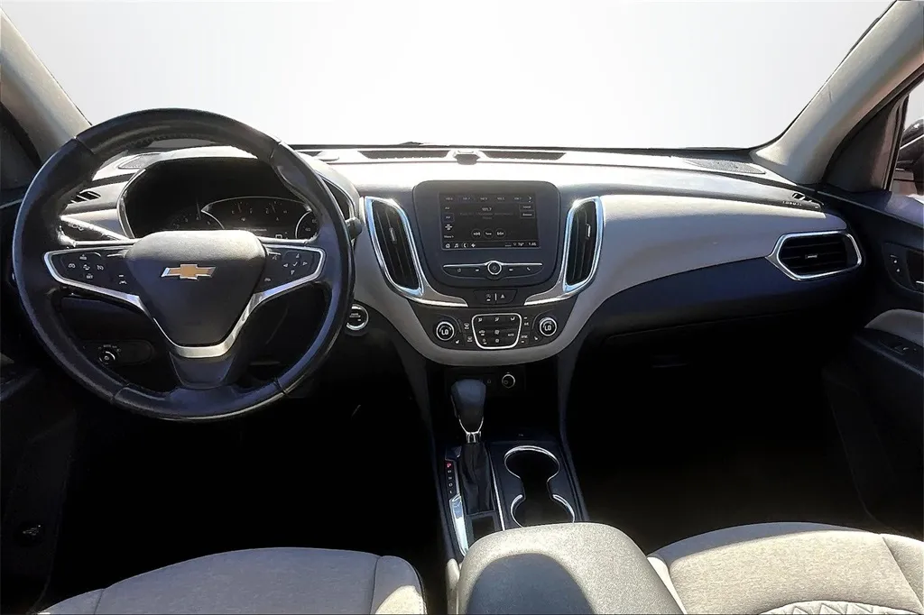 2022 Chevrolet Equinox LT photo 3