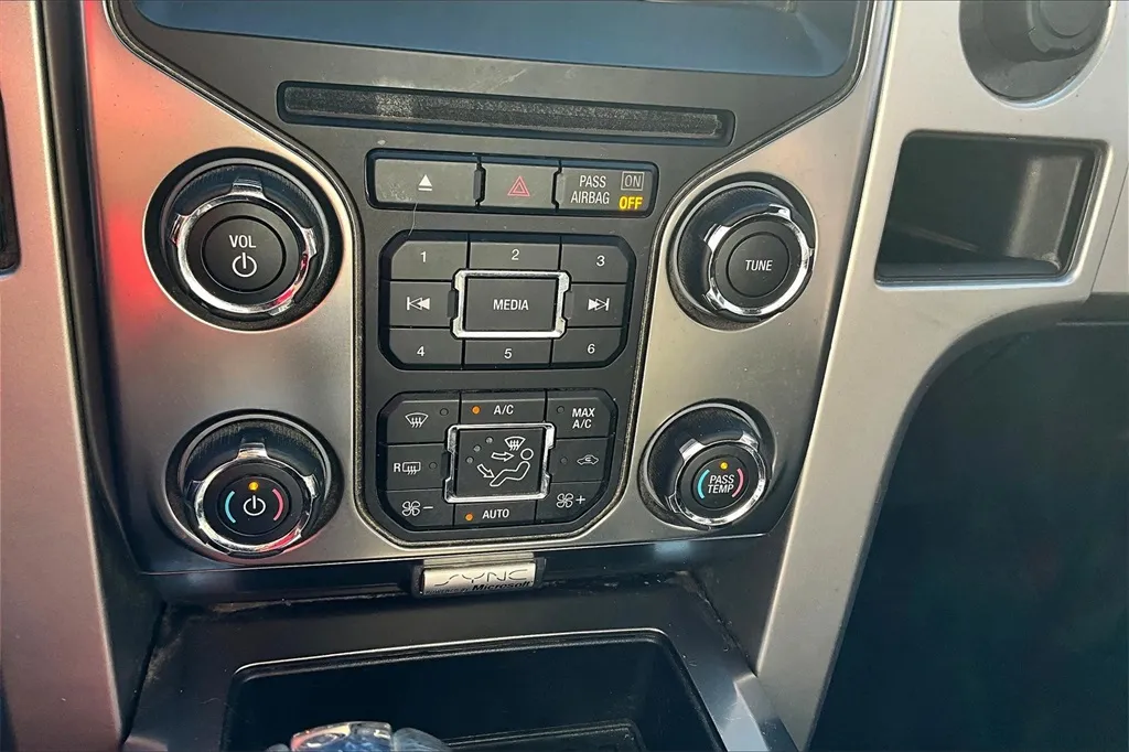 2014 Ford F-150 FX4 photo 25