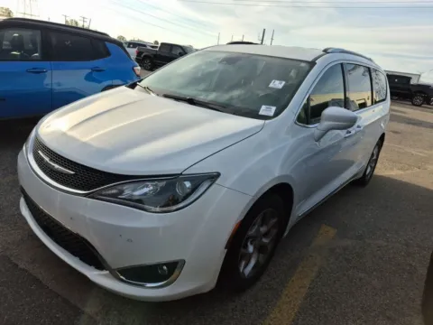 White 2019 Chrysler Pacifica Touring L Plus for sale in Spring Lake, MI