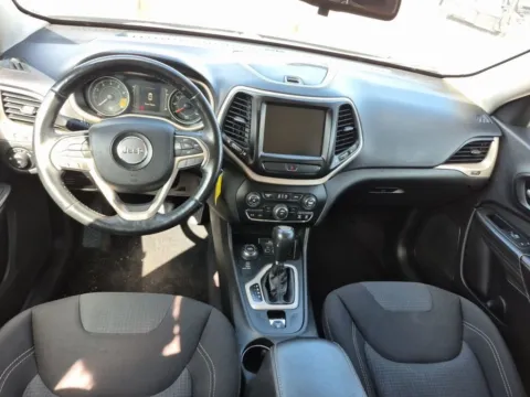 More photos of 2017 Jeep Cherokee Latitude at Lakeside Automotive Group, MI