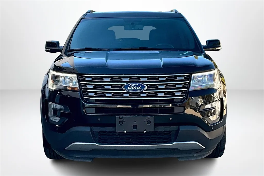 2017 Ford Explorer XLT photo 3
