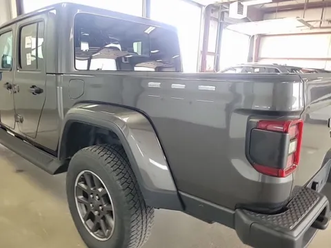 More photos of 2020 Jeep Gladiator Overland at Lakeside Automotive Group, MI