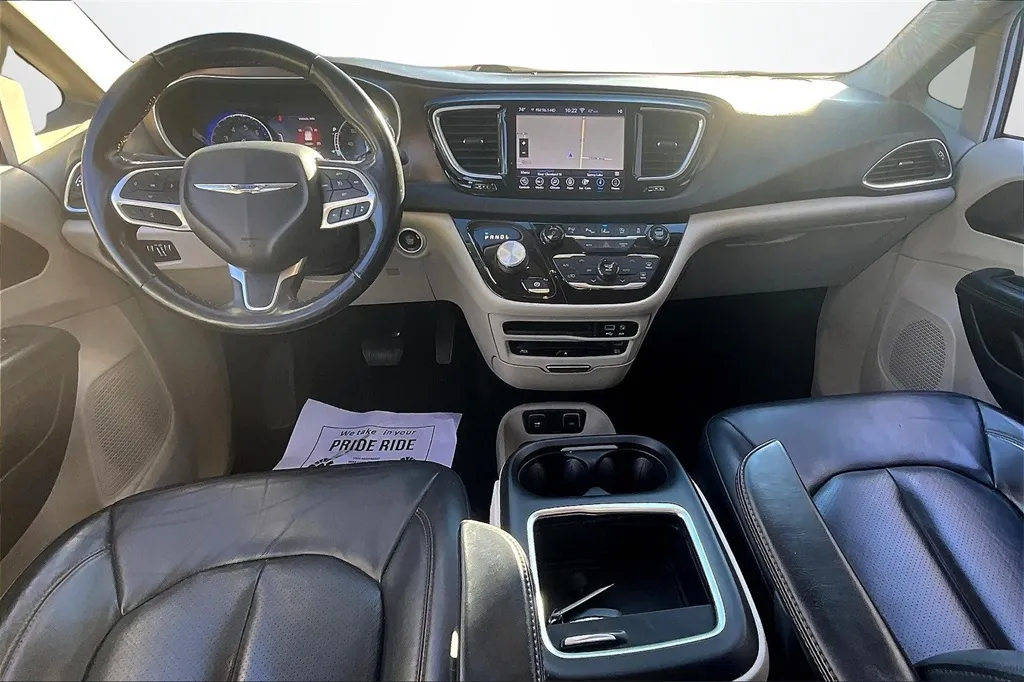 2019 Chrysler Pacifica Touring Plus photo 3
