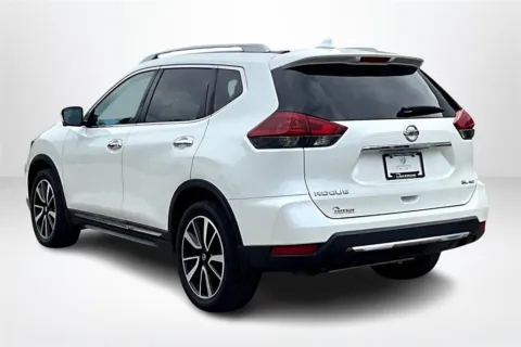 More photos of 2018 Nissan Rogue SL at Lakeside Automotive Group, MI