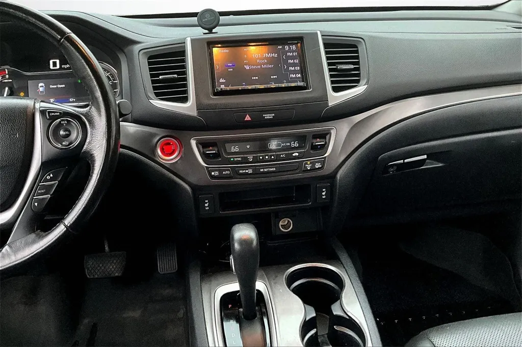 2017 Honda Ridgeline RTL photo 2