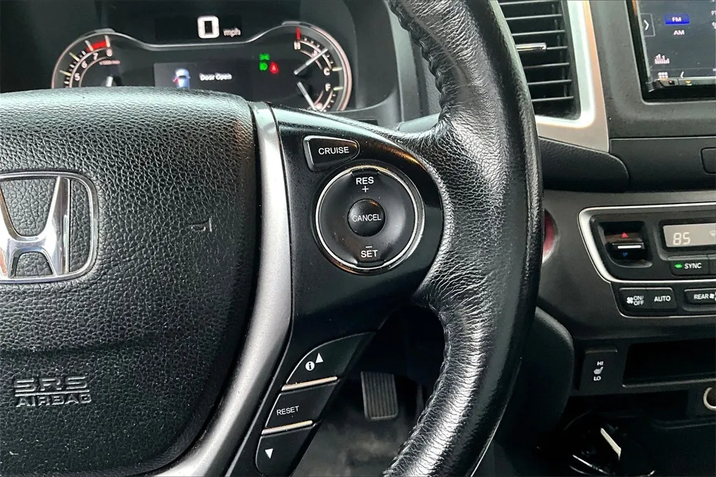 2017 Honda Ridgeline RTL photo 3