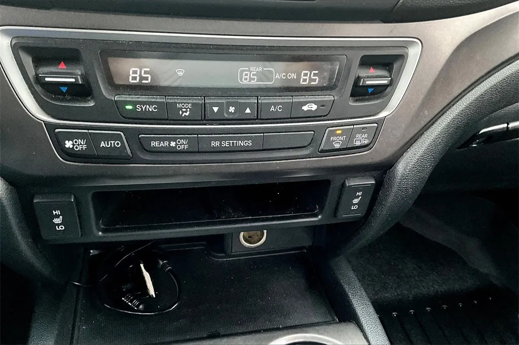 2017 Honda Ridgeline RTL photo 4