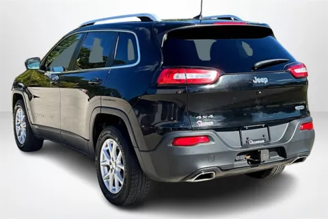 More photos of 2017 Jeep Cherokee Latitude at Lakeside Automotive Group, MI