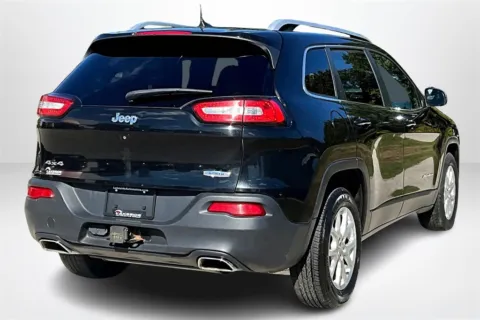 More photos of 2017 Jeep Cherokee Latitude at Lakeside Automotive Group, MI